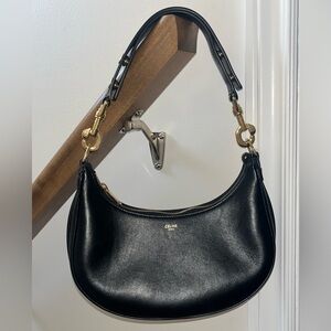 CELINE
Smooth Calfskin Medium Strap Ava Shoulder Bag Black